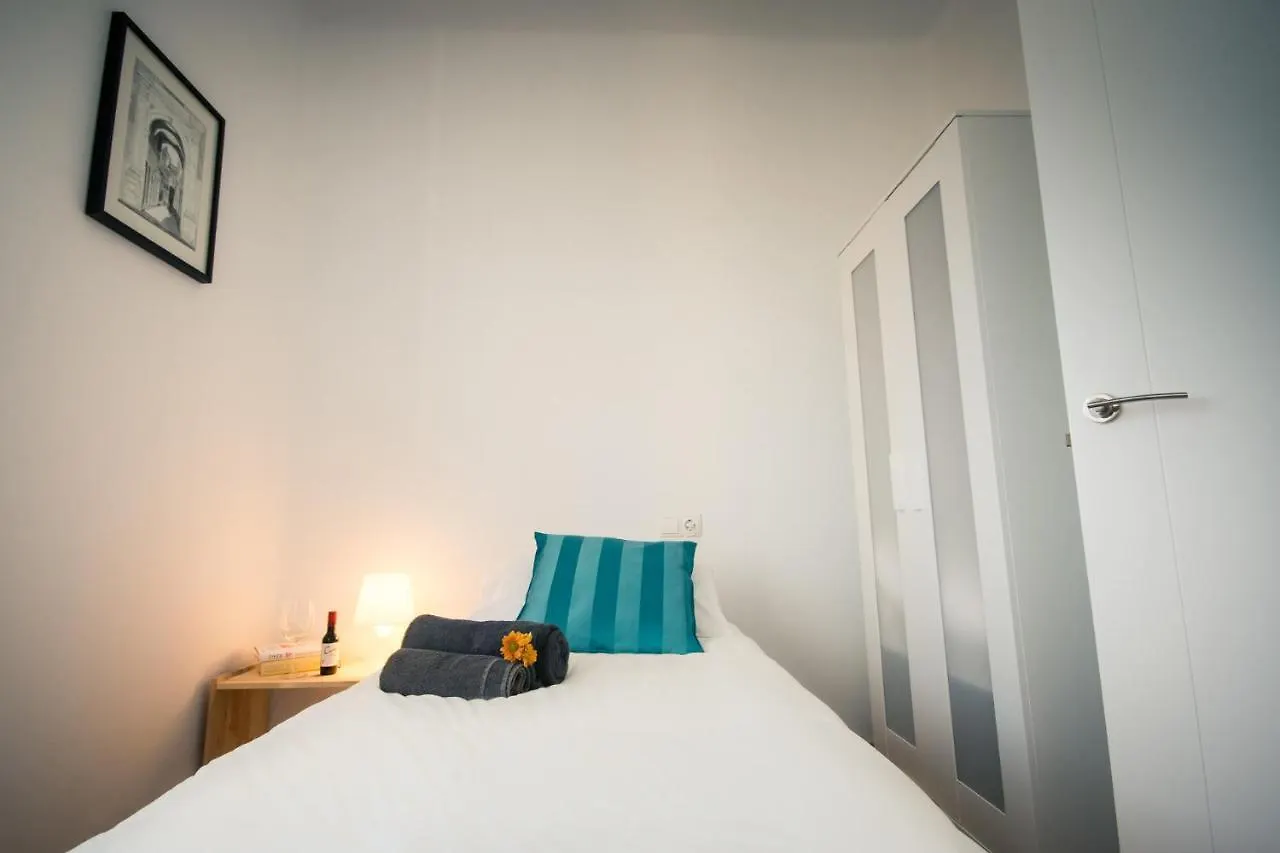 Holidays2Malaga Heredia 3 Bedroom Opposite Malaga Port Apartmán