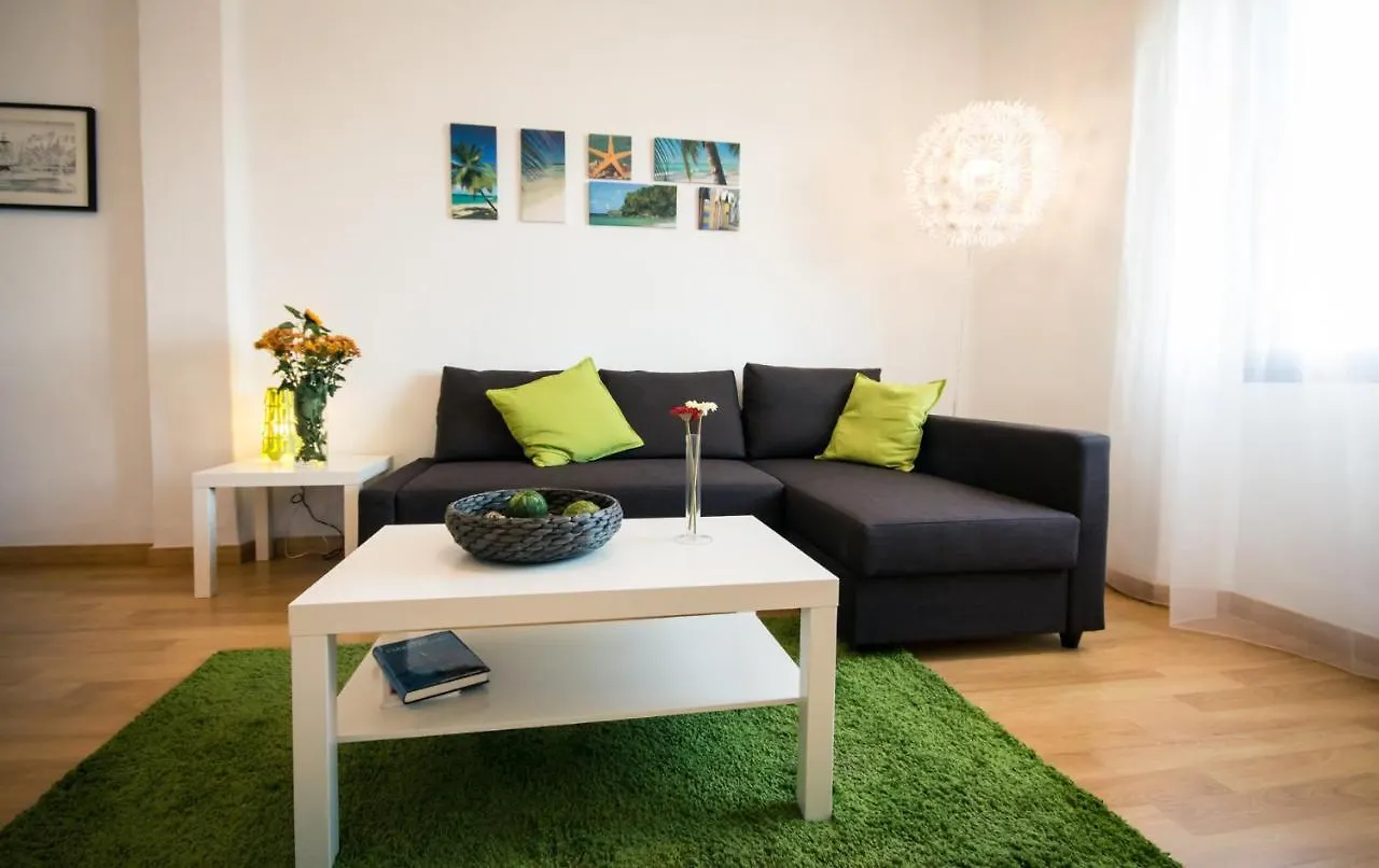 Holidays2Malaga Heredia 3 Bedroom Opposite Malaga Port 0*,  Španělsko